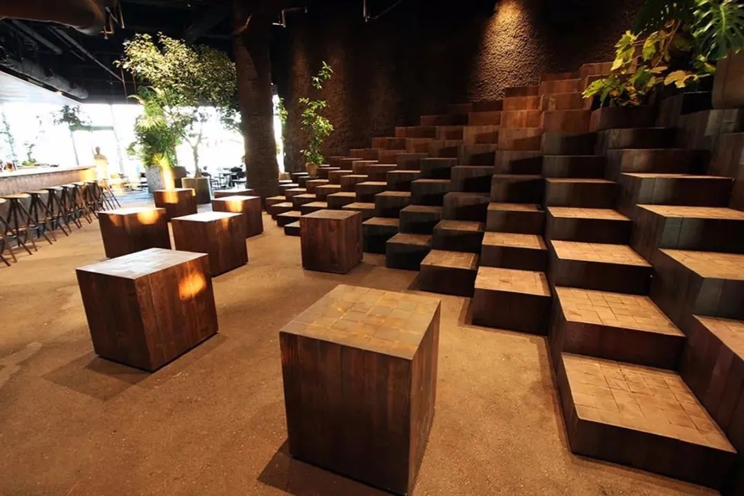 珠海这个日本餐饮空间设计，带你来到热带丛林