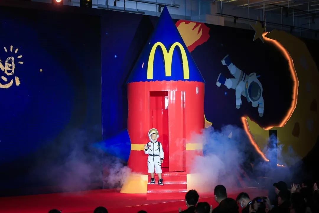 珠海麦当劳中国为孩子“点亮梦想”，带你上天！